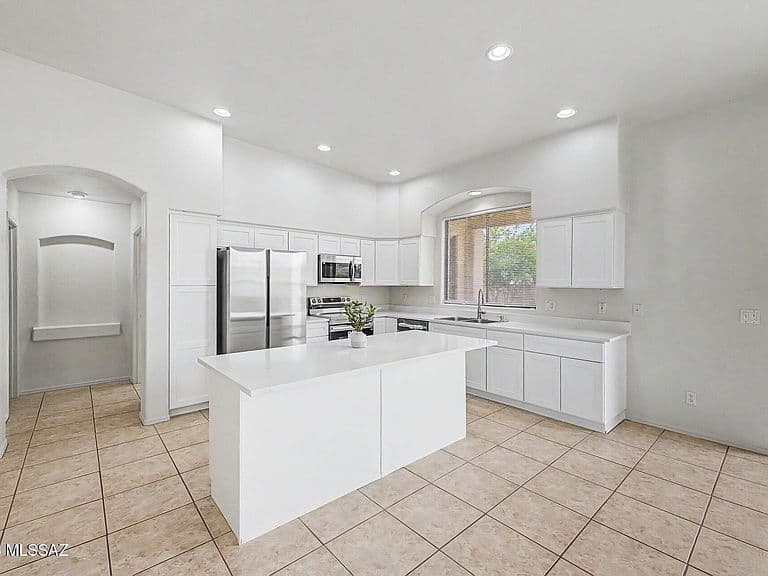 11701 N Pyramid Point Dr photo 2