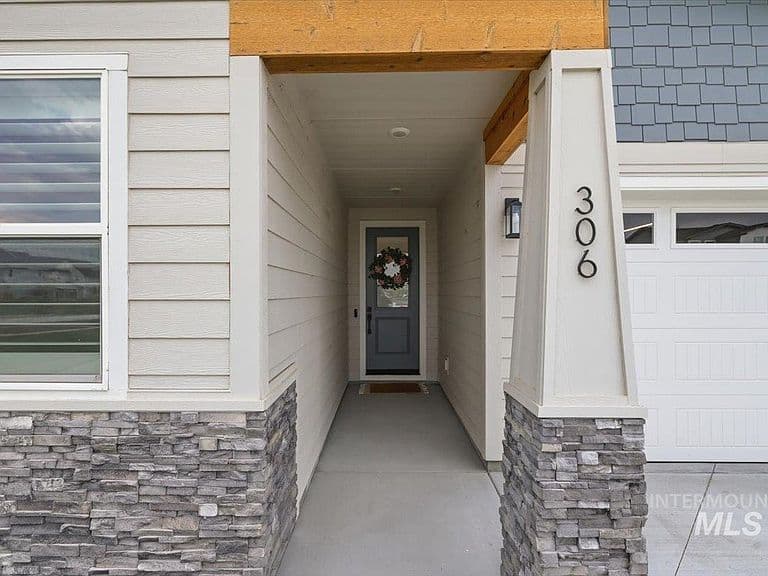 306 S Quincannon Ln photo 2