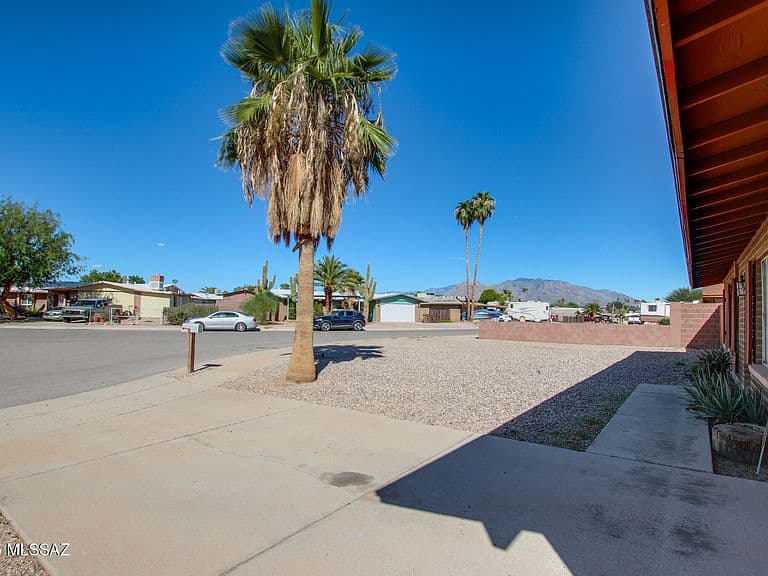 3725 W Brambly Dr photo 4