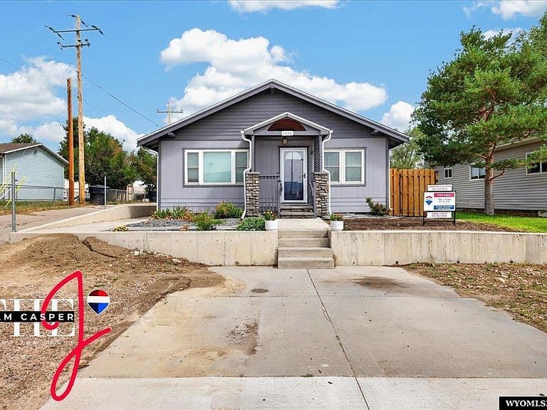 1326 E K St photo 4