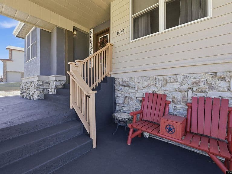 1031 Goodstein Dr photo 3