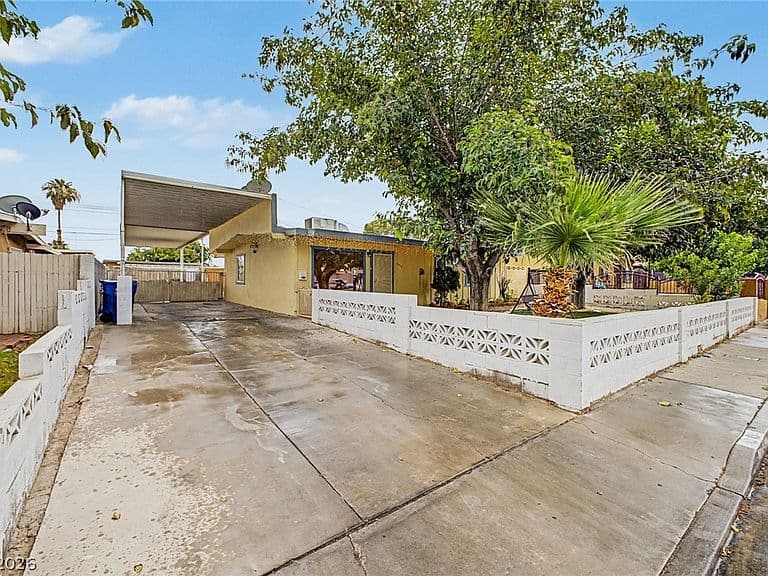 4345 Parkdale Ave photo 3
