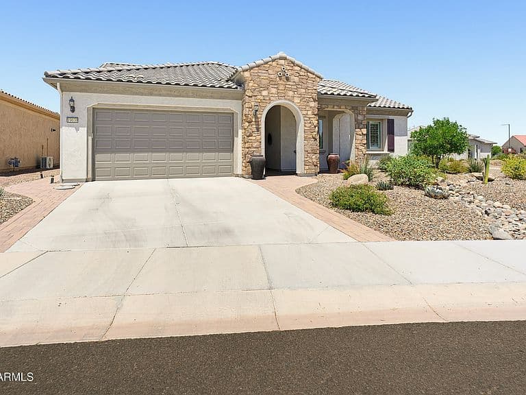 19030 N 260TH Lane photo 2