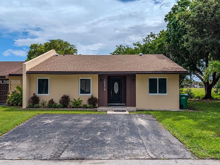 12570 SW 117th Ln photo 1