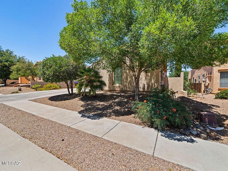 734 W Camino Curvitas photo 4