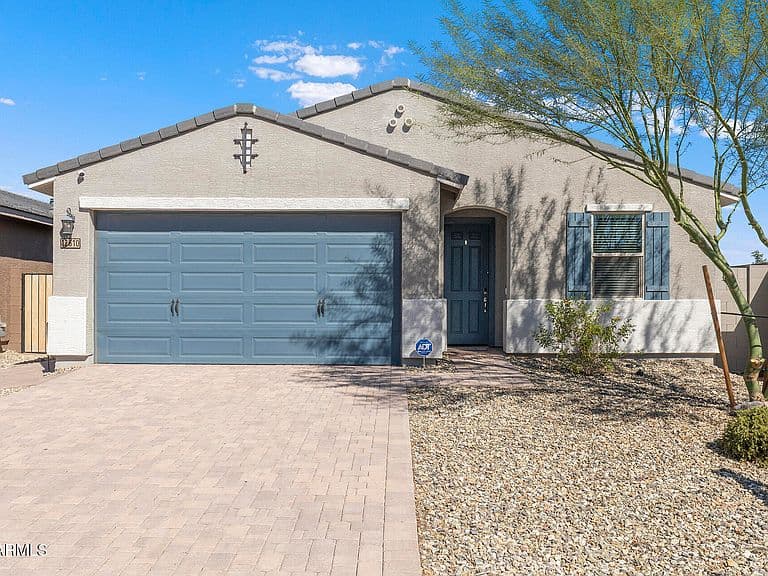 12610 W DALEY Lane photo 1