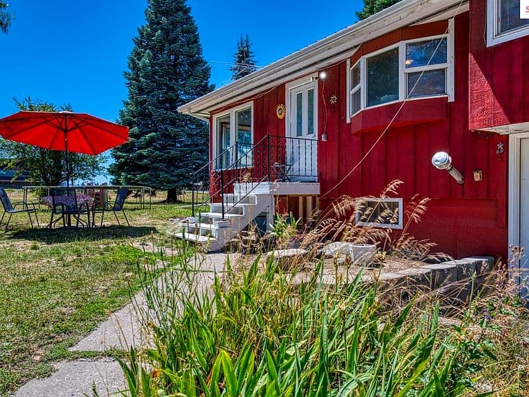 65085 Highway 2 photo 2