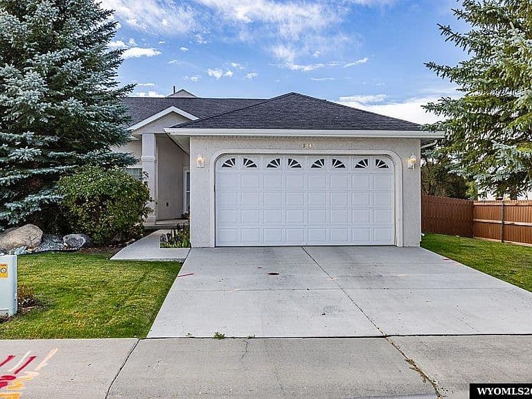 1346 Sage Ct photo 1