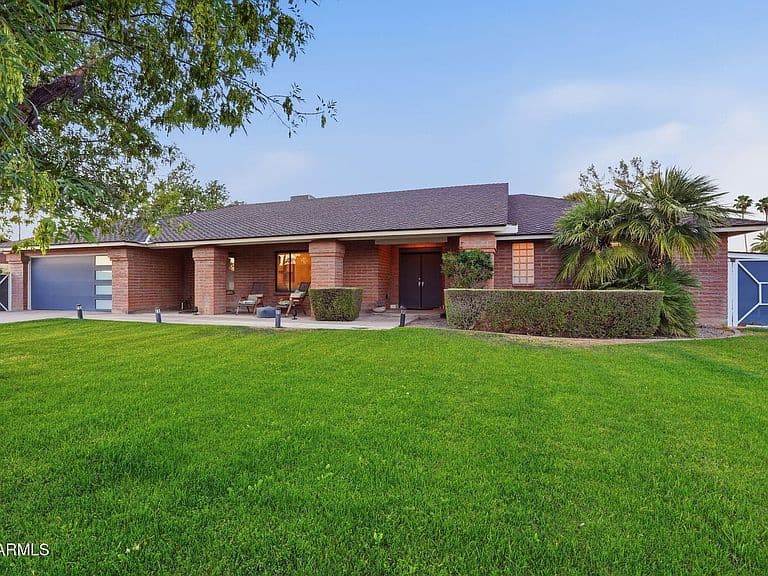 54 W CARVER Road photo 3