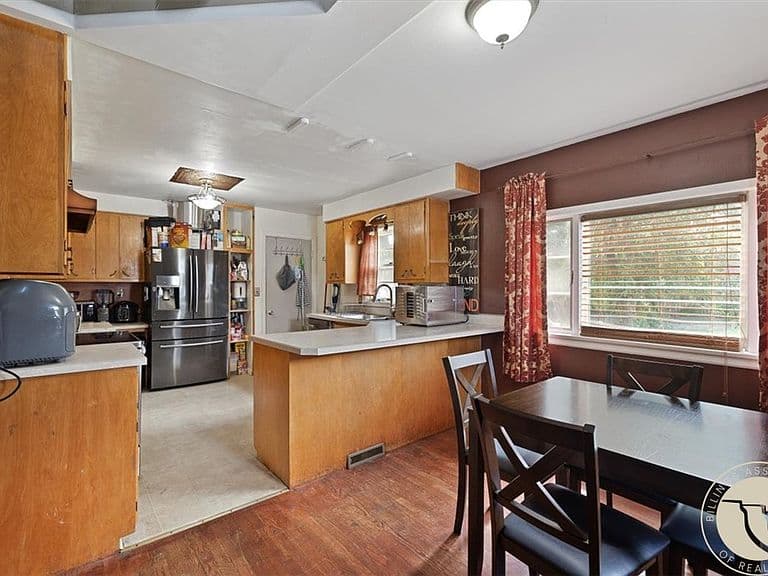 2424 Elizabeth St photo 5