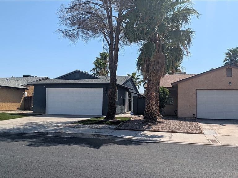 4640 Four Leaf Clover Dr photo 2