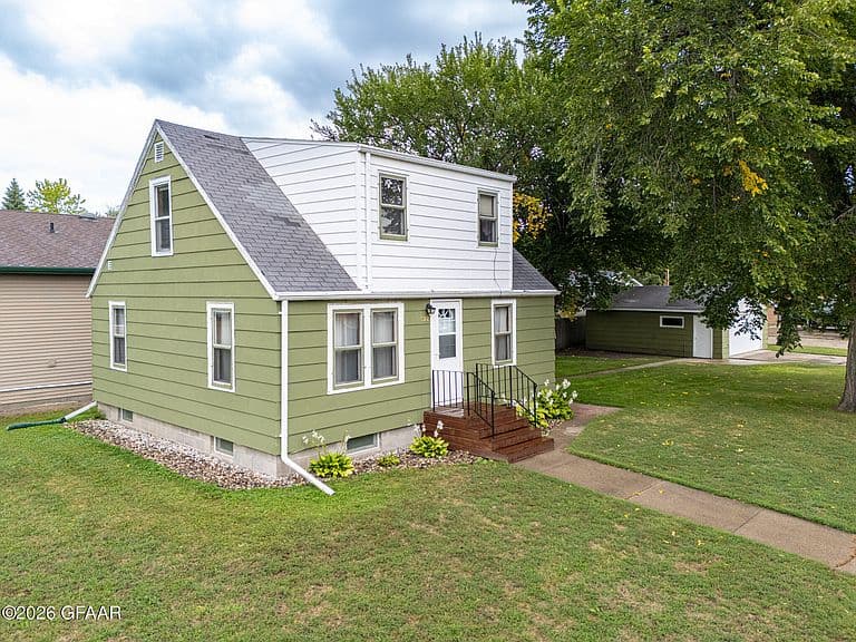 522 Conklin Ave photo 2