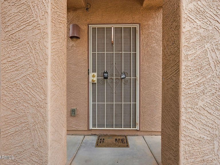 1704 E RENEGADE Trail photo 2
