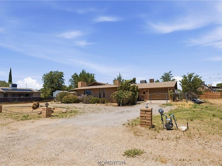 2435 E Leroy Avenue photo 2