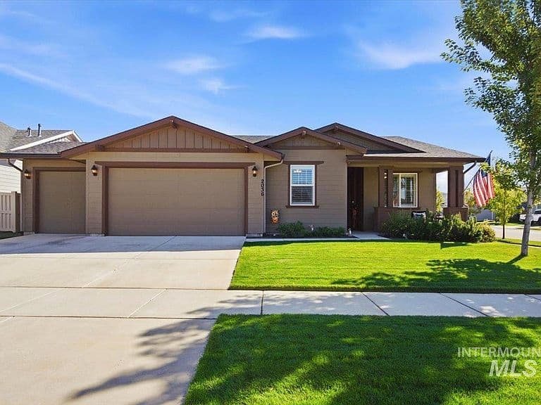 2036 N Honda Ave photo 2