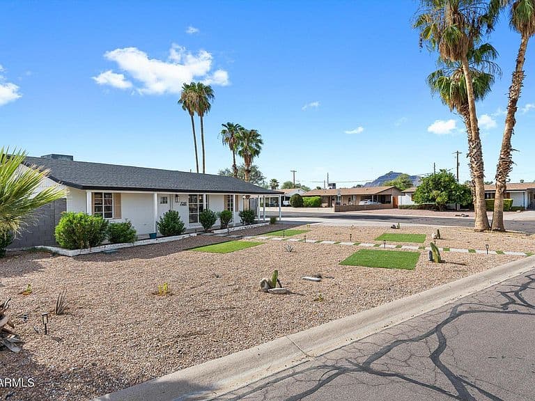 7049 E CYPRESS Street photo 3