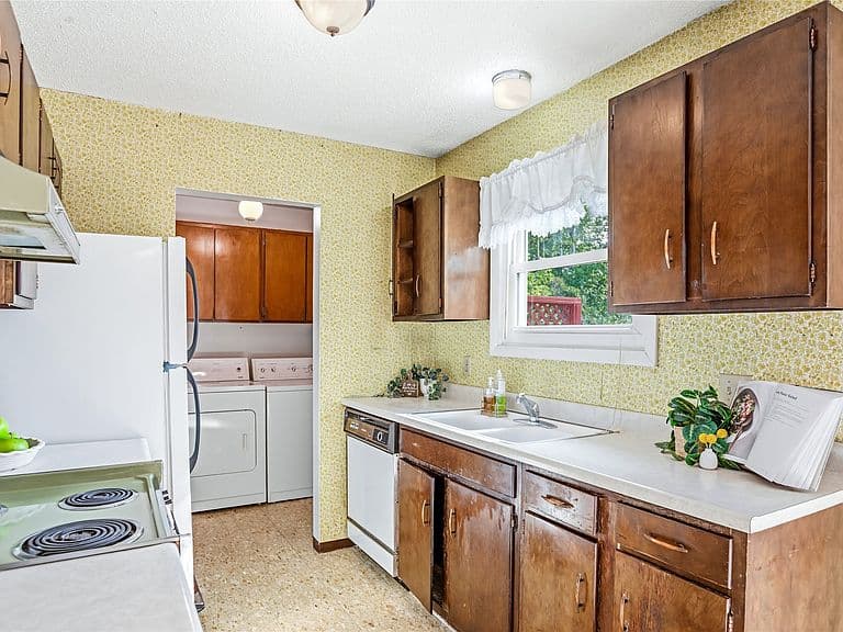 128 Wedgewood Ln photo 5