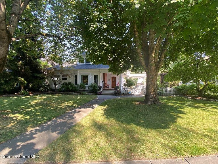 328 N Military Dr photo 2