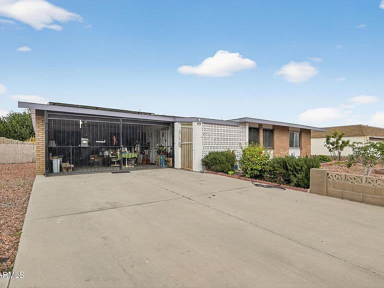 10548 W CARON Drive photo 2