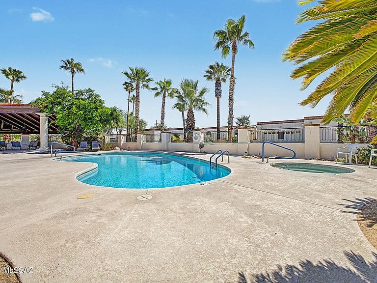 827 W Palma De Coco photo 3
