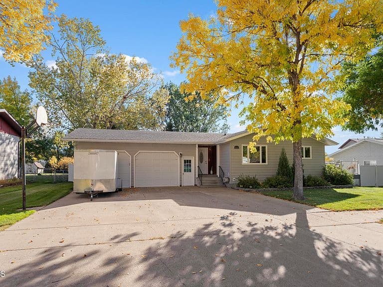 1014 Beaumont Dr photo 2
