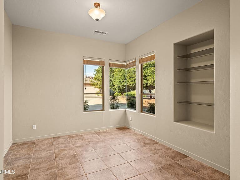 200 WHITE TAIL Drive photo 5