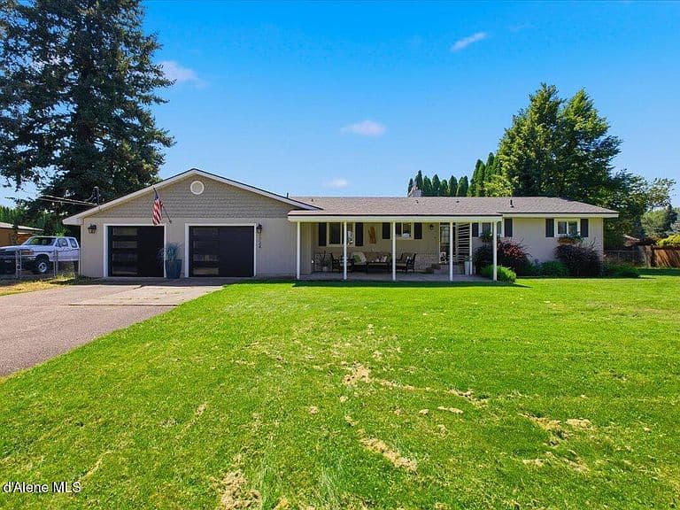 1724 E Hanley Ave photo 2
