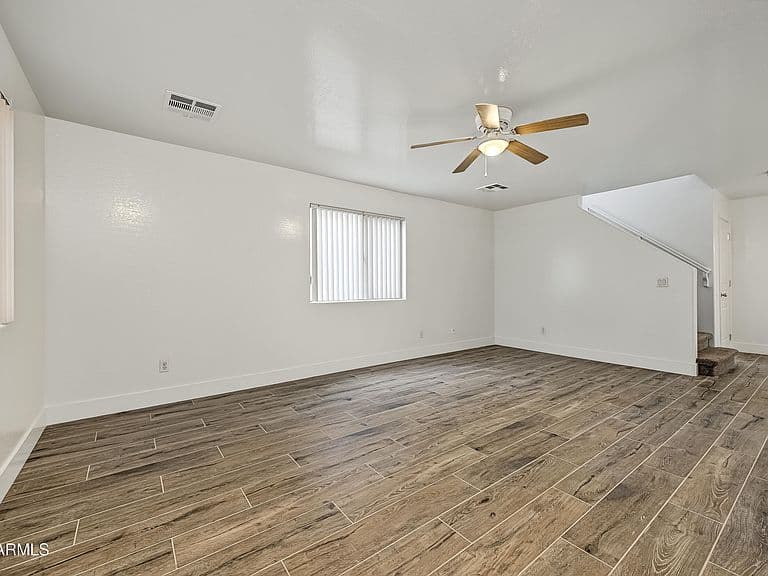 22040 W YAVAPAI Street photo 4