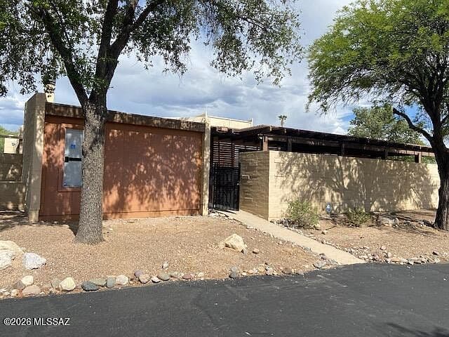 2078 N Camino Alicante photo 1