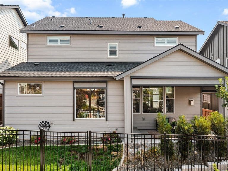 2543 S Via Privada Ln photo 3