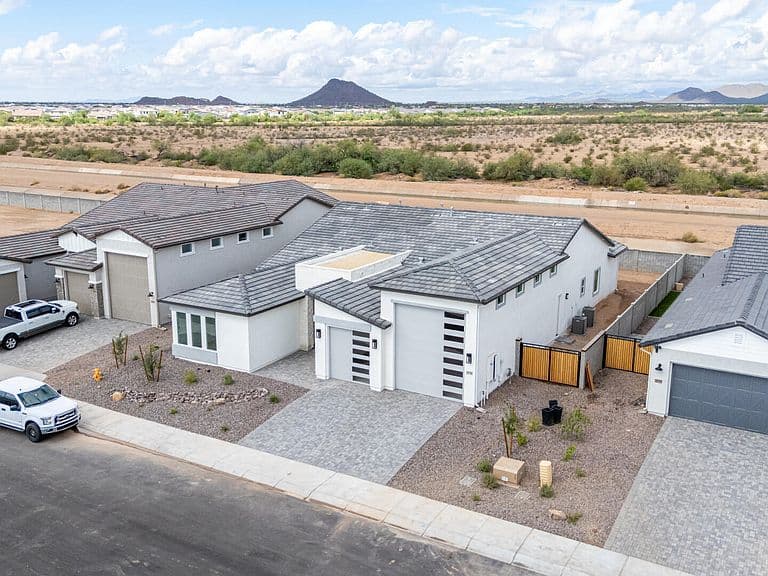 13718 W HACKAMORE Drive photo 2