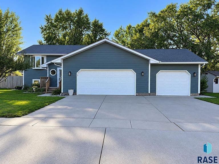 405 S Lakota Cir photo 1