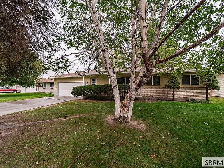 2022 Westbrook St photo 1