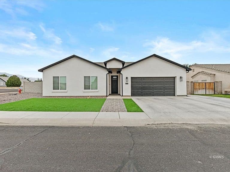 1492 N Cota Ln photo 1