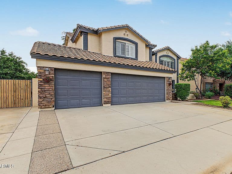 1021 E ROSEBUD Drive photo 2