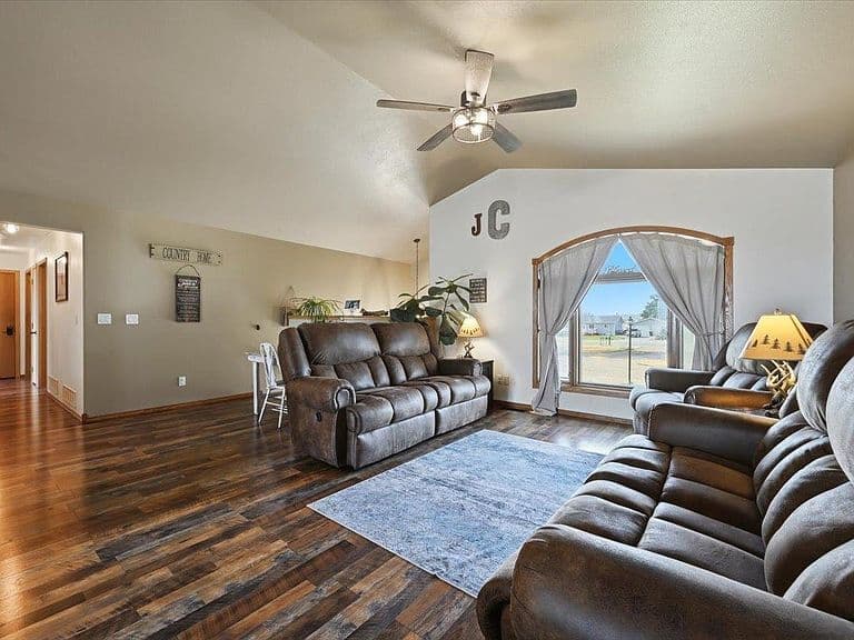 1301 Hilltop Cir photo 3