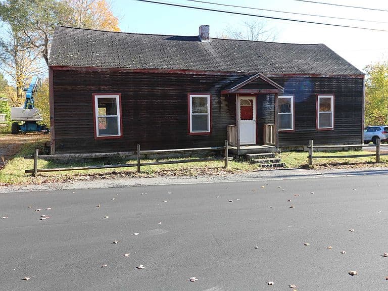 12 Russell Avenue photo 1
