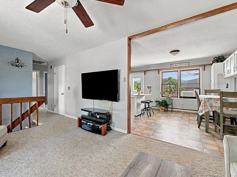 7872 Terry Ave photo 3