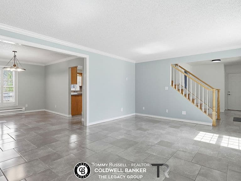3920 Eagle Dr photo 2