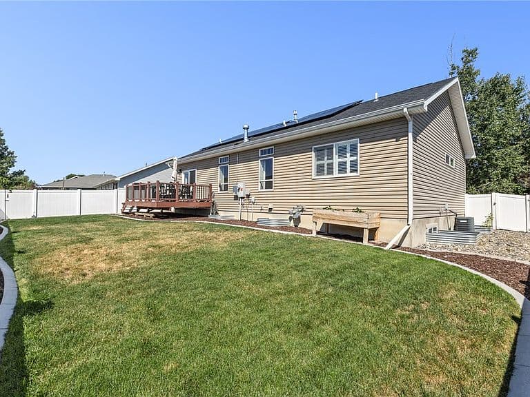 406 Roundhouse Dr photo 5