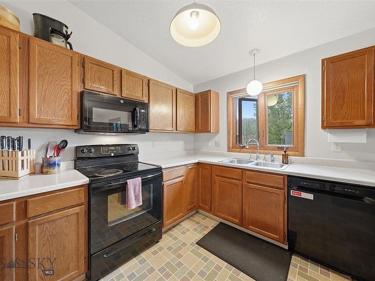 410 Coulee Dr photo 3