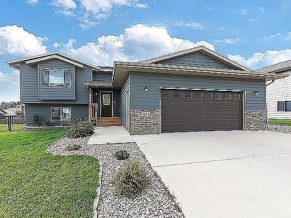 2654 Meadows Dr photo 1