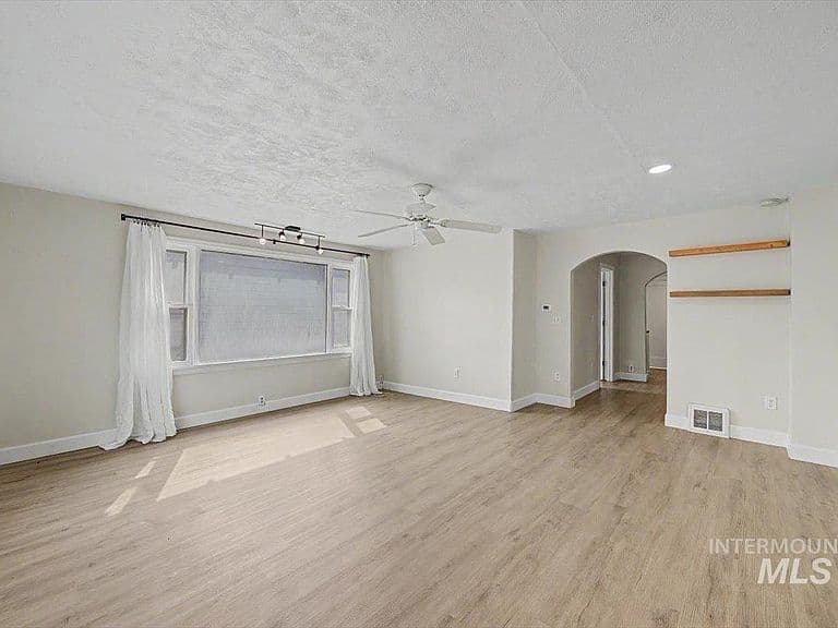 215 Shoshone Ave photo 1