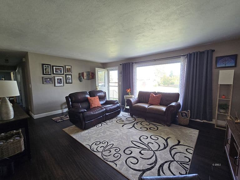 809 S Sewell Ave photo 4