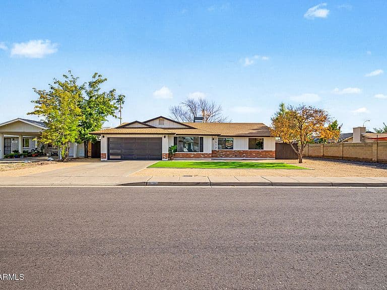 1917 E CORNELL Drive photo 5