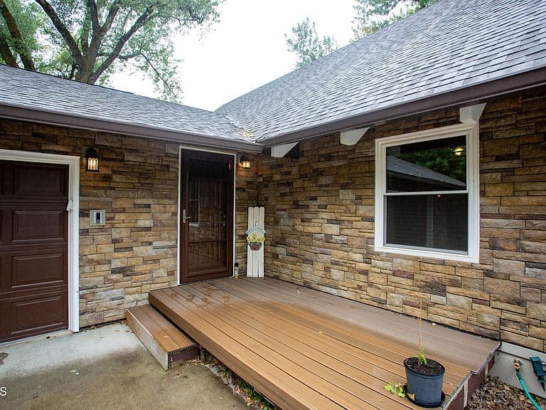 7649 Dogwood Dr photo 2