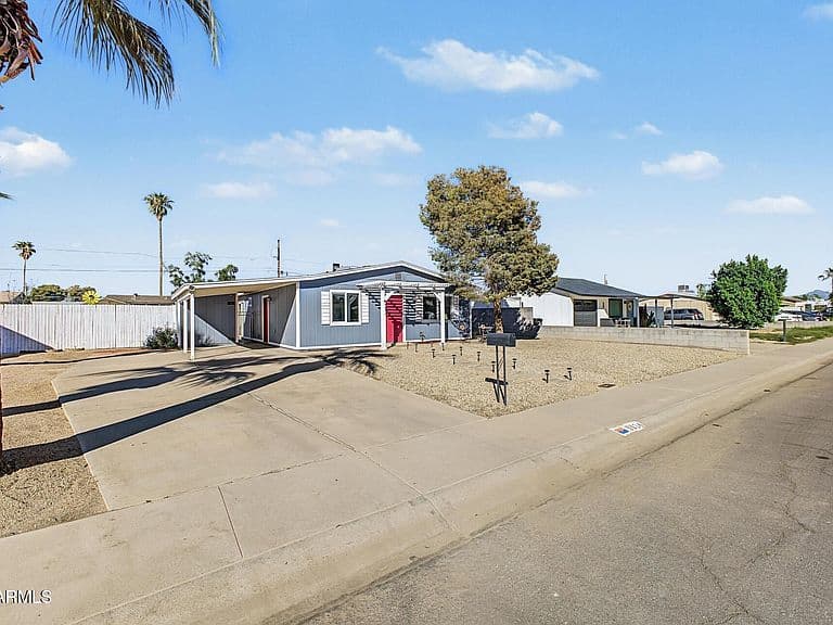 3314 E CLAIRE Drive photo 3