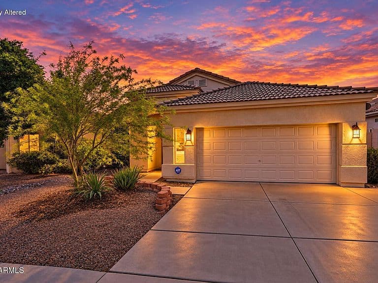 1519 E MICHELLE Drive photo 1