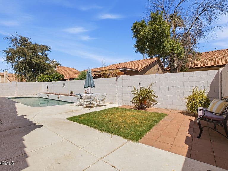 10730 W FLOWER Street photo 3
