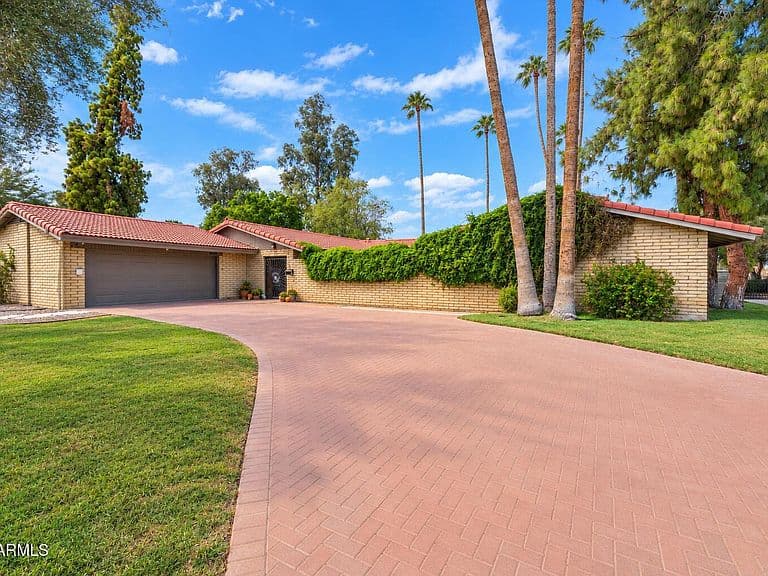 2048 E GOLF Avenue photo 2